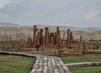 Hairstyles and Customs of Different Nations